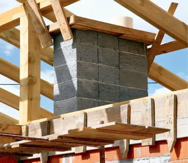 Czym obłożyć komin – najlepsze materiały i metody na trwałe wykończenie