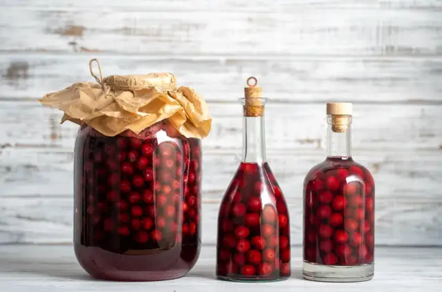 Co z owocami z nalewki? Praktyczne przepisy na smaczne wykorzystanie