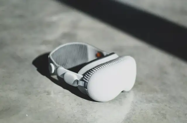 Przyszłość aplikacji: AR‑okulary dla cyber‑atletów i ochrona przed oszustami