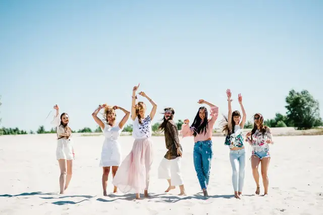 Życzenia na wieczór panieński od przyjaciółki, które wzruszą i bawią