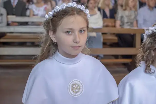 Ile bierze fotograf za komunie? Poznaj ceny i ważne czynniki