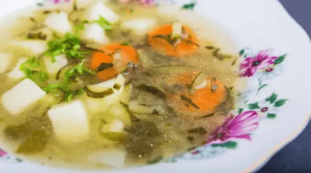 Jakiej przyprawy nie wolno dodawać do zupy ogórkowej, aby nie zepsuć smaku