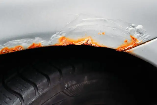 Jaka farba na rdze w samochodzie zapewni najlepszą ochronę przed korozją?