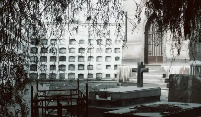 Ile kosztuje przeniesienie zwłok na inny cmentarz? Sprawdź koszty i formalności