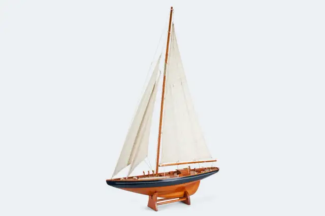 Model jachtu żaglowego - najważniejsze cechy i klasyfikacje 2025