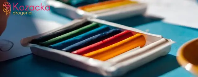 Skuteczne sposoby jak usunąć plastelinę z zabawek: 5 sprawdzonych metod