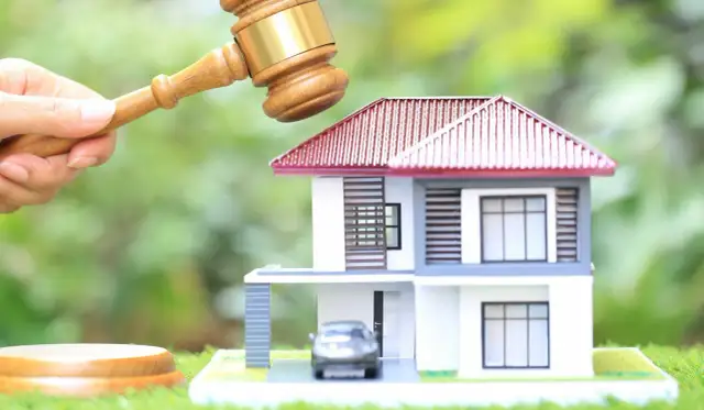 Czy komornik może zlicytować mieszkanie z hipoteką? Sprawdź swoje prawa