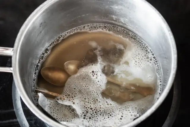 Jak skutecznie wyczyścić srebro octem - domowy sposób krok po kroku