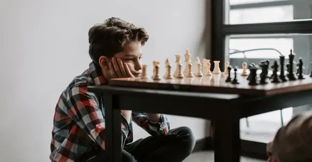 Jak film Królowa ukazuje kulisy władzy? Analiza intryg