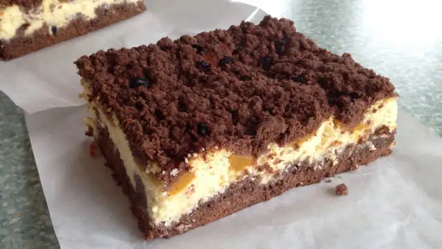 Jak dopiec sernik, by uniknąć zakalca i uzyskać idealną konsystencję