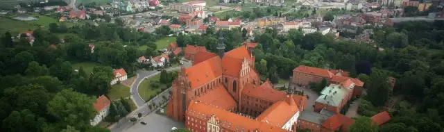 Gdzie leży Pelplin? Odkryj jego lokalizację i ciekawe miejsca