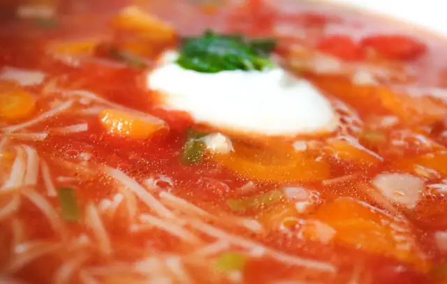 Jak odkwasić zupę - 6 skutecznych sposobów na poprawę smaku