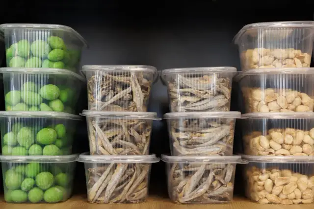 Opakowania na zamówienie dla branży spożywczej – jak spełnić wymogi higieniczne i estetyczne?