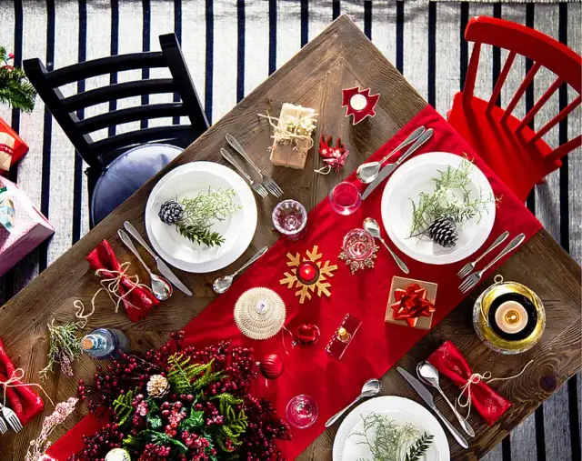 Jak przygotować stół na Wigilię – tradycyjne i nowoczesne pomysły na świąteczną atmosferę