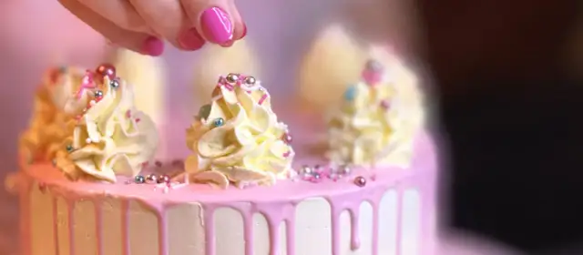 Jak zrobić tort na urodziny, który zachwyci gości i smakuje wybornie