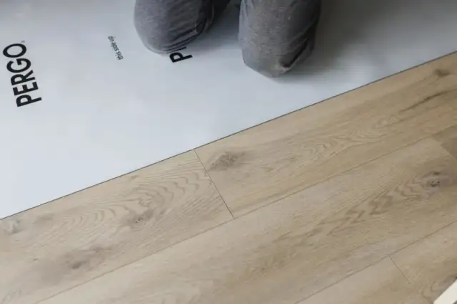 Panele czy winyle: co wybrać dla idealnej podłogi w Twoim domu?