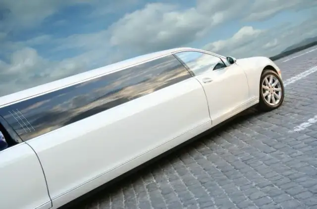 Ile kosztuje wynajem limuzyny? Sprawdź, co wpływa na ceny!