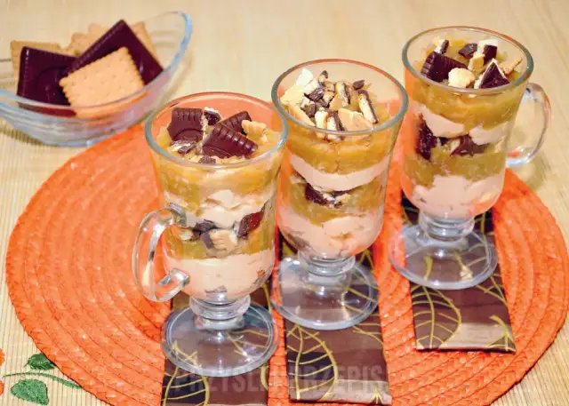 Szarlotka w pucharkach: czy naprawdę jest pyszna czy przepyszna?