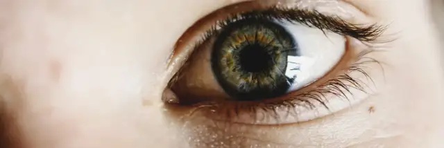 Skąd się bierze jęczmień na oku? Poznaj przyczyny i ryzyko