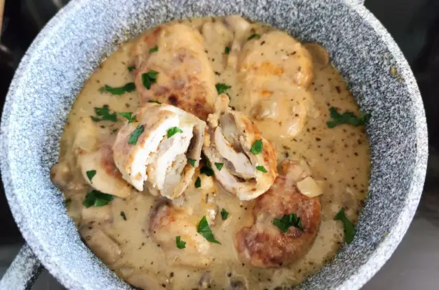 Roladki drobiowe z pieczarkami – prosty przepis na pyszny obiad