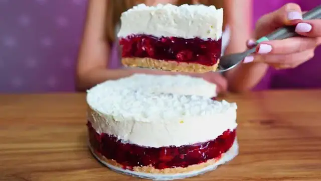 Jak zrobić malinową chmurkę bez pieczenia - prosty przepis na deser