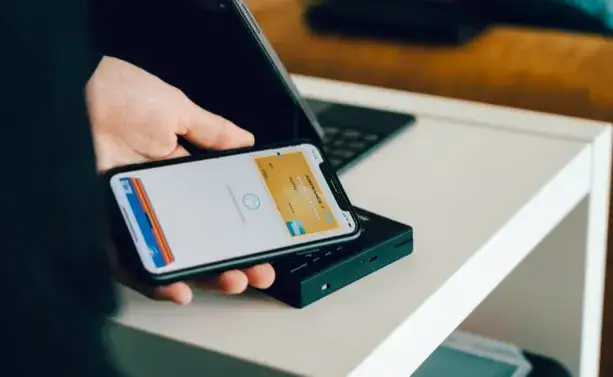 Systemy płatności mobilnych w Polsce. Co warto wiedzieć?