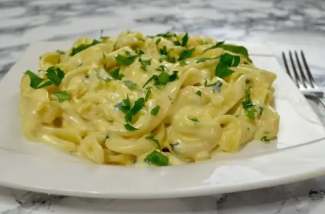 Spaghetti z sosem serowym – proste przepisy, które pokochasz