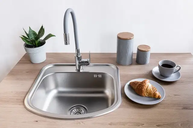 Jak usunąć przykry zapach ze zlewu? Skuteczne metody i porady