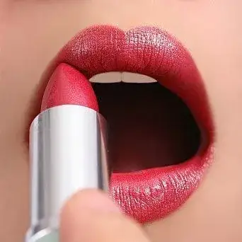 Jak malować usta szminką i uniknąć najczęstszych błędów