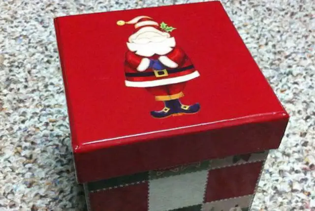 Najlepsze pomysły na to, co dać dziewczynie pod choinkę, które ją zachwycą