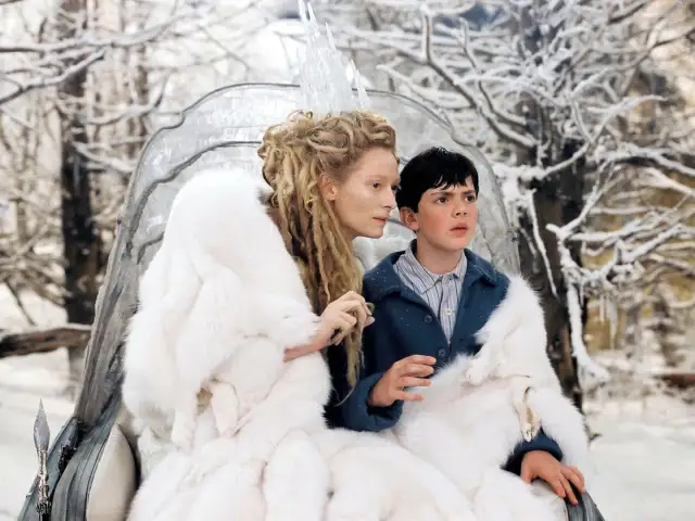 Produkcje, które umilą ci grudniowy czas: filmy i seriale na zimowe wieczory