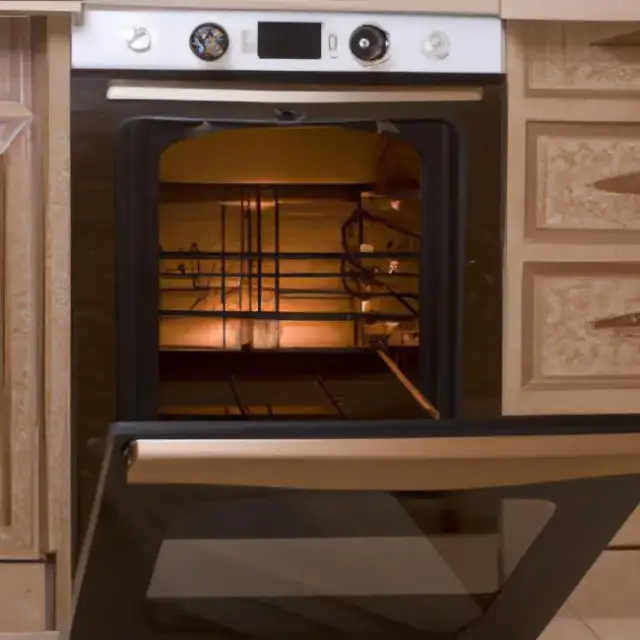 Piekarnik w słupku czy pod blatem - co wybrać dla małej kuchni?