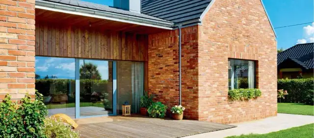 Rozbiórka domu z cegły: Krok po kroku, formalności i bezpieczeństwo