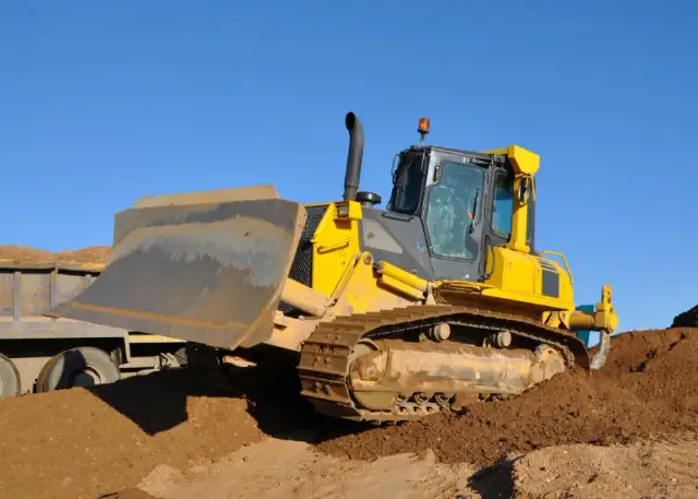 Ile można podnieść teren bez pozwolenia? Ważne przepisy i limity