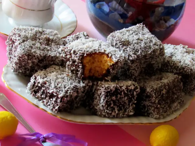 Najlepszy przepis na ciasto kostka kokosowa, które zachwyci każdego