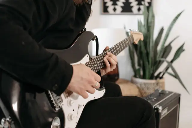 Po co stosuje się wzmacniacz do gitary? Wyjaśniamy