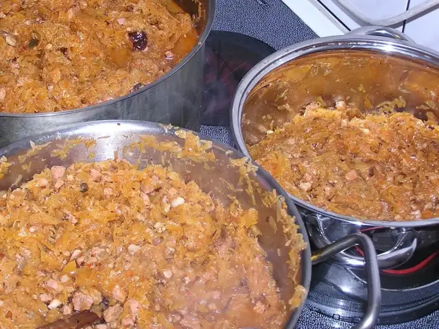 Jakie przyprawy do bigosu? Odkryj sekrety smaku tradycyjnego dania