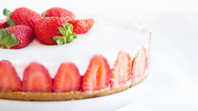 Deliciosa tarta de queso con queso batido sin horno, ligera y fácil