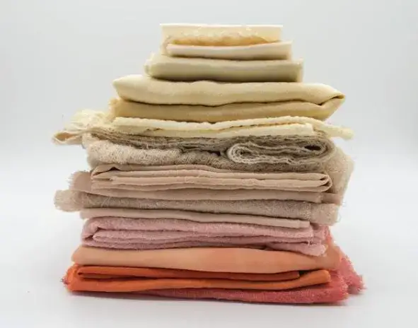 Od tkaniny do włókna: konopie jako zasób dla ekologicznego wyposażenia wnętrz