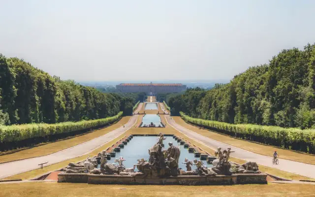 Pałac królewski w Casercie: Historia, architektura i atrakcje turystyczne