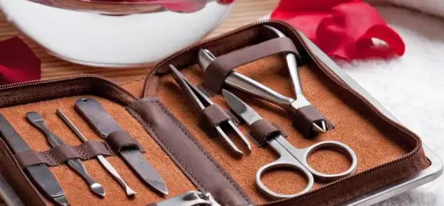 Co jest potrzebne do manicure: 10 niezbędnych narzędzi i produktów
