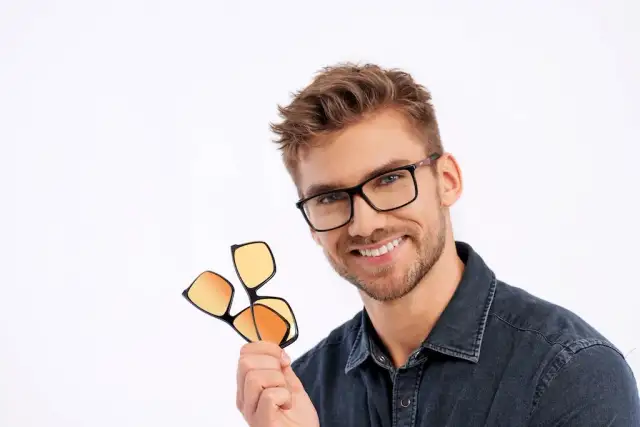 Okulary korekcyjne z nakładkami - najnowszy krzyk mody