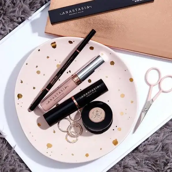 Które kosmetyki z USA warto kupić? Lista najlepszych produktów i porady