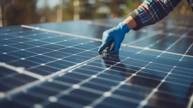 Jak dbać o panele fotowoltaiczne, aby dłużej służyły? 