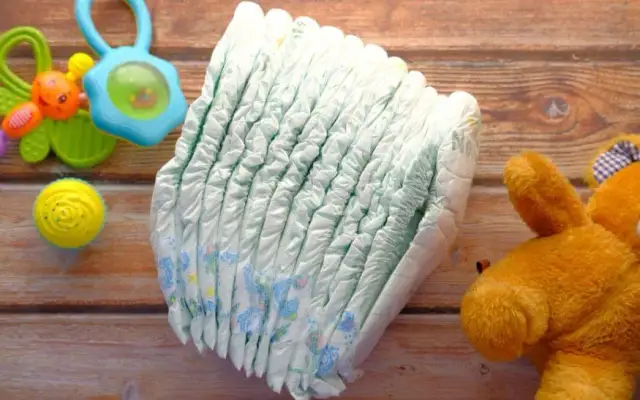 Kiedy przejść na pampers 2? Waga i oznaki gotowości dziecka