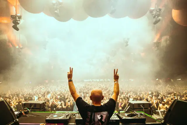 Klasyki muzyki elektronicznej – utwory, które musisz znać