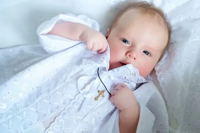 Czego życzyć na chrzest? Piękne i wzruszające życzenia dla dziecka