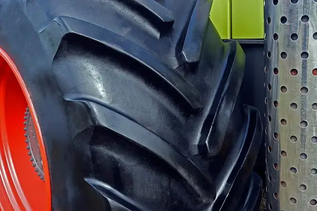 Jakie ciśnienie w tylnych oponach C-330, aby uniknąć problemów?