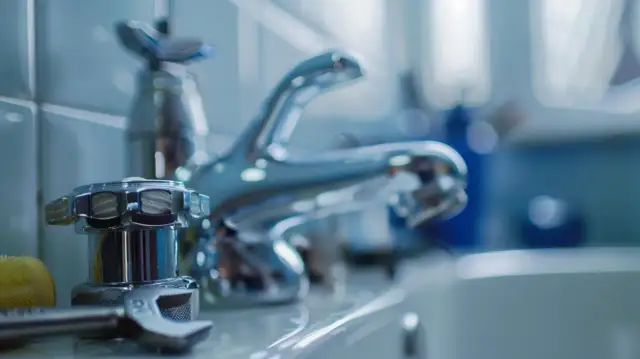 Jak wymienić zawór wody? Oto nasz przewodnik dla początkujących
