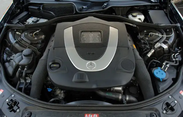 Mercedes W221 jaki silnik wybrać? Kluczowe informacje i porady